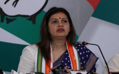 After hitting out at party, Priyanka Chaturvedi removes Congress name from Twitter bio