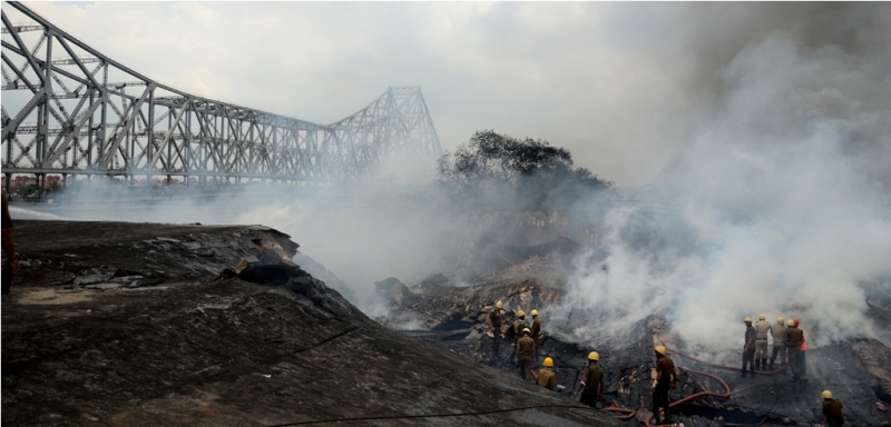 Fire breaks out in Kolkata godown adjacent to Howrah Bridge