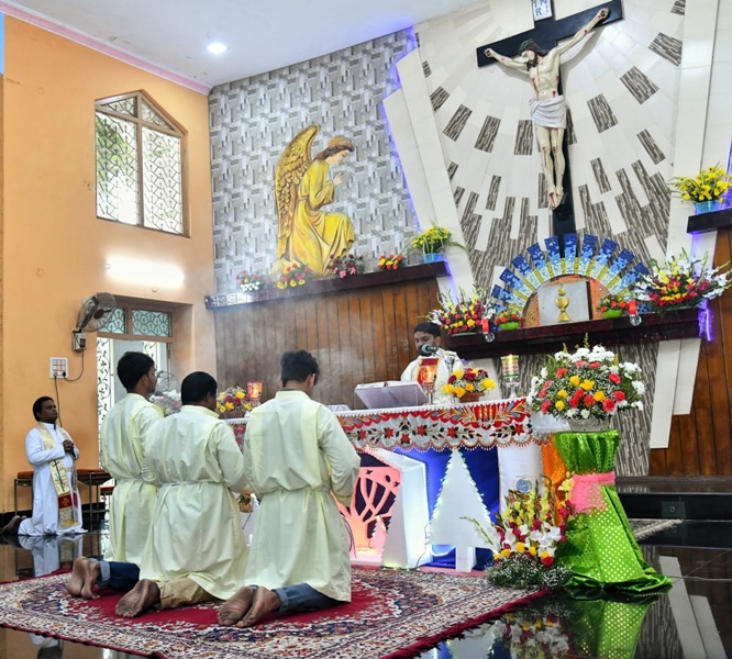 India soaks in Christmas festivities 