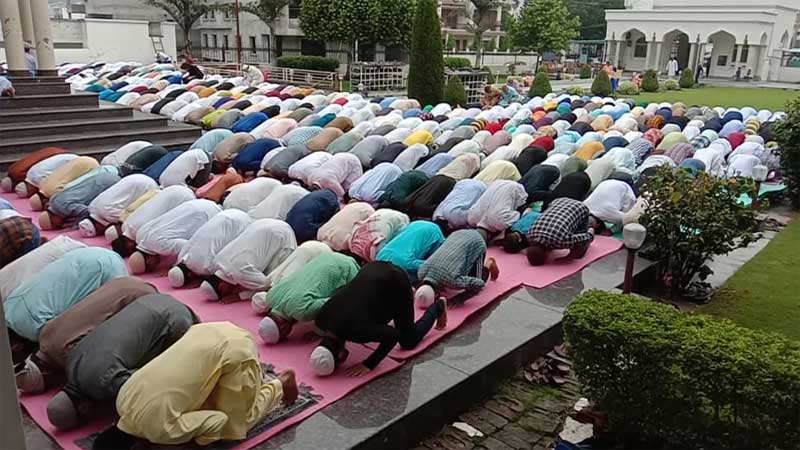 Muslims offer prayers in Jammu and Kashmir on Eid