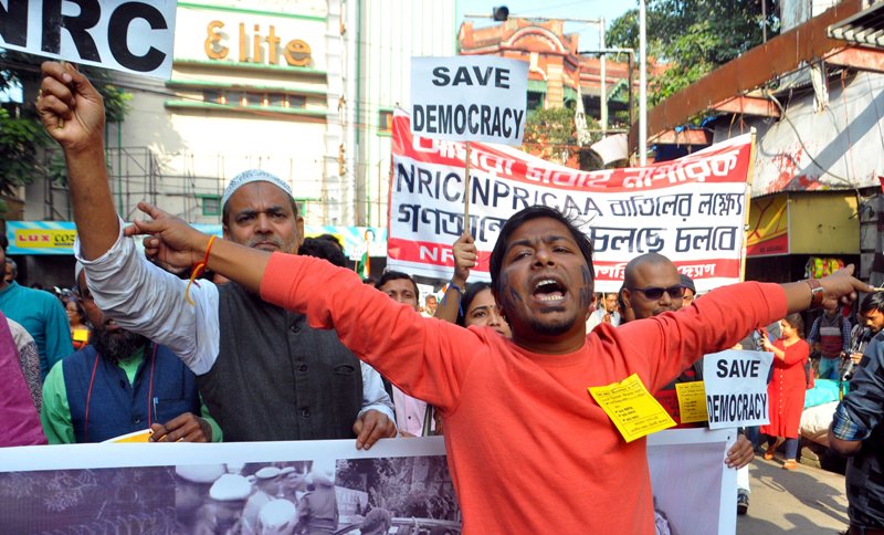 WB: Civilians join protests against CAA in Kolkata