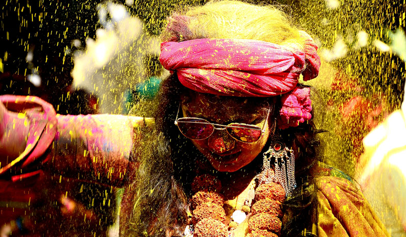 Kolkata gets colourful in festival Holi