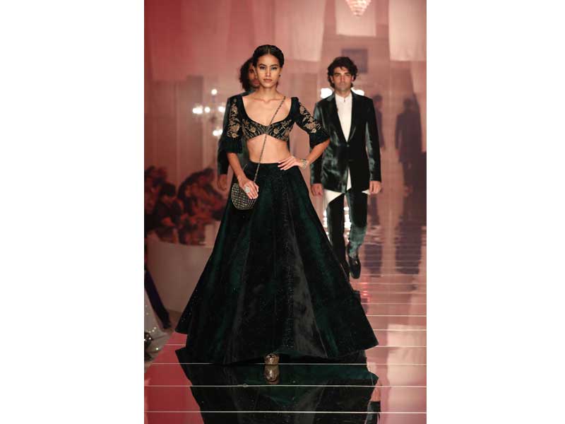 Katrina Kaif graces Lakme Fashion Week in Manish Malhotra's costume