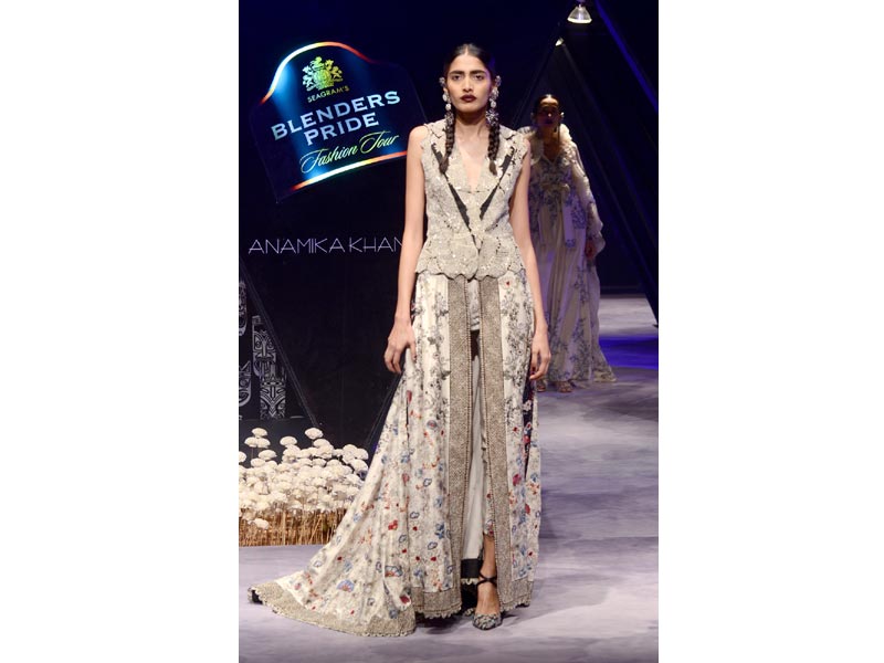 Arjun Kapoor, Janhvi Kapoor scorch ramp at Blenders Pride Fashion Tour