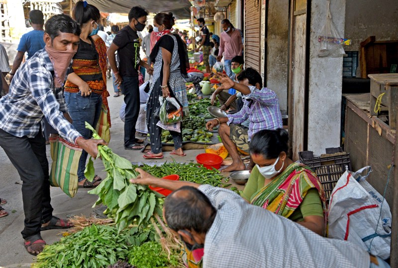 Kolkata in Lockdown: Deserted streets of downtown area and people in markets