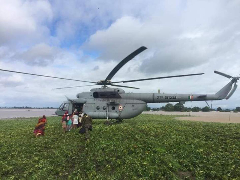 Sehore: IAF helicopter airlifting stranded people