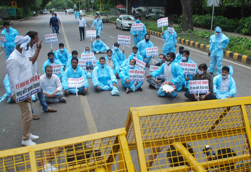 Bhabiji Papad: Indian Youth Congress workers protest in New Delhi