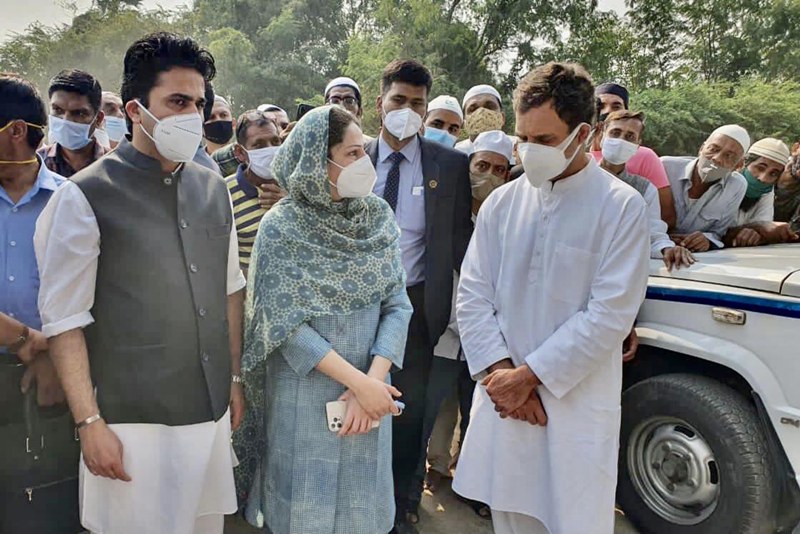 Mortal remains of Congress leader Ahmed Patel taken to Bharuch