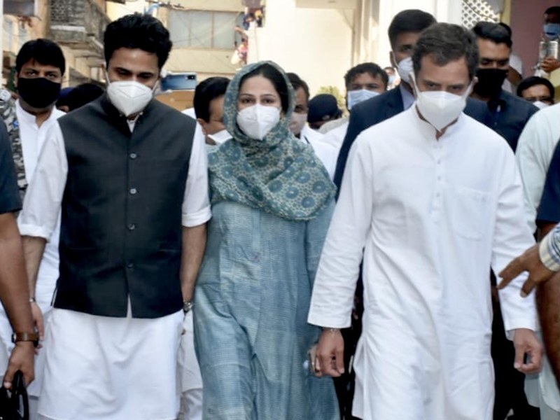 Mortal remains of Congress leader Ahmed Patel taken to Bharuch