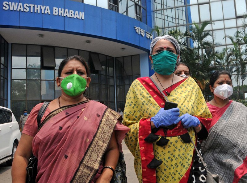Bengal BJP leader Agnimitra Paul submits memorandum at Swasthya Bhawan