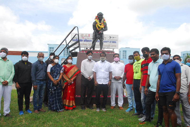 Tributes to Hockey legend Dhyan Chand on National Sports Day