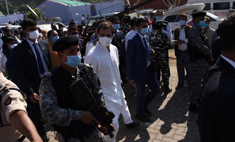 Rahul Gandhi pays homage to late Tarun Gogoi