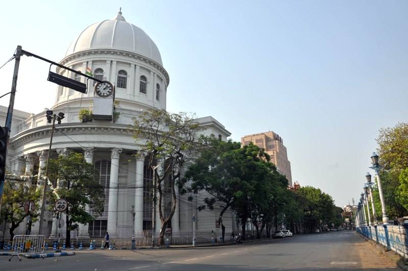 Kolkata in Lockdown: Deserted streets of downtown area and people in markets