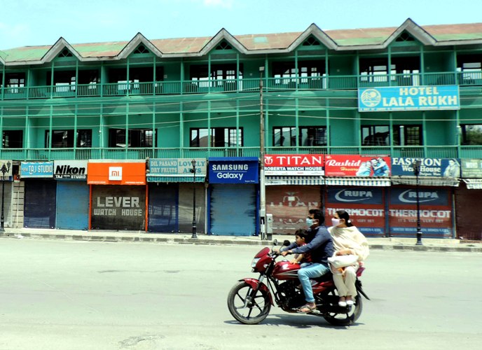 Deserted Lal Chowk in Srinagar