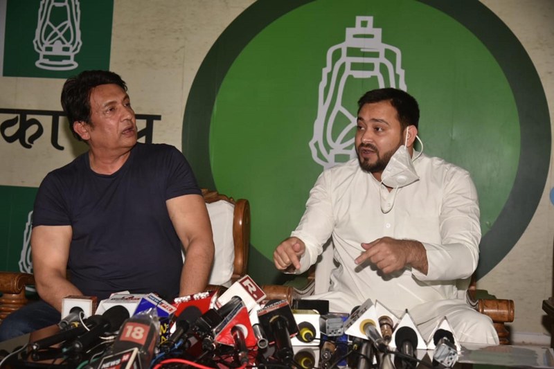Shekhar Suman addresses a press conference Â in Patna