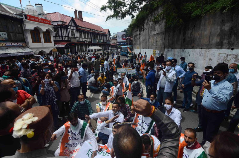 Political workers of different parties protest against state govt in Shimla