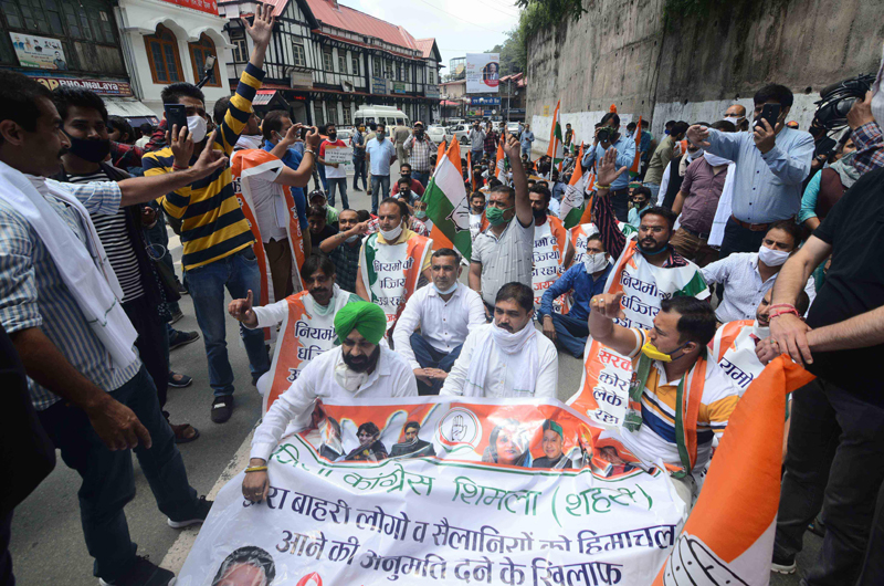 Political workers of different parties protest against state govt in Shimla