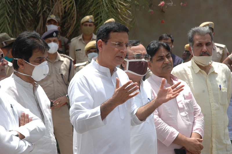 Congress spokesperson Randeep Singh Surjewala, others arrive to address press conference