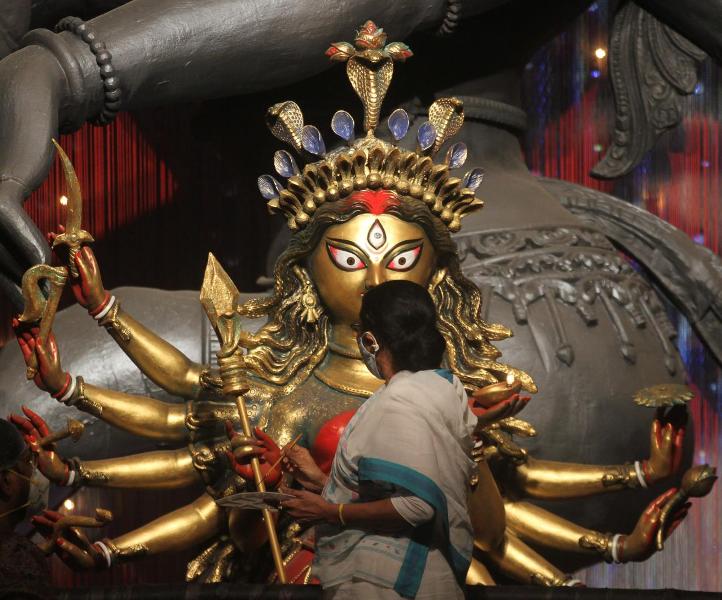 Mamata Banerjee performs Goddess Durga's 'Chokkhudaan' at Kolkata's Chetla Agrani Club