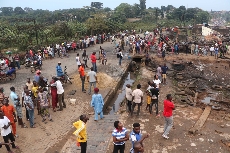 Lagos: People arrive at the venue of gas tanker explosion