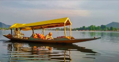 Winter tourism season in Jammu and Kashmir: Srinagar's Dal Lake undergoes cleaning 