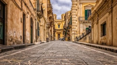 Italy marks locked-down Easter as COVID-19 claims almost 20,000 lives