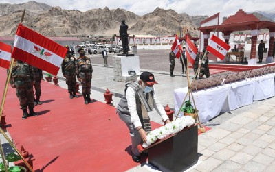 Modi makes surprise visit to Ladakh, exhorts soldiers amid China-border tension