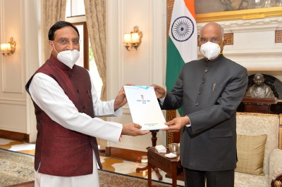 Ramesh Pokhriyal Nishank, Minister for Education presents National Education Policy to Kovind