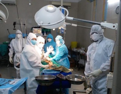 Assam: Wearing PPE kits doctors conduct caesarean section of a COVID-19 positive woman