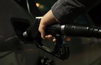 Petrol, diesel prices become more expensive in Delhi 