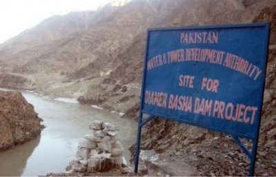 Pakistan: Activists of Youth Action Committee protest against construction of Bhasha dam on Indus River