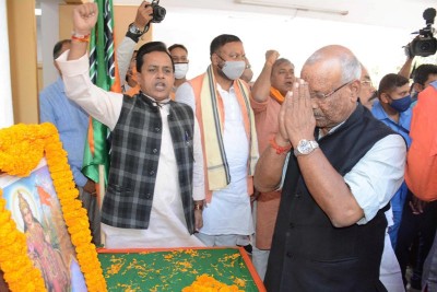 Bihar Deputy CM pays floral tribute to Bharat Mata