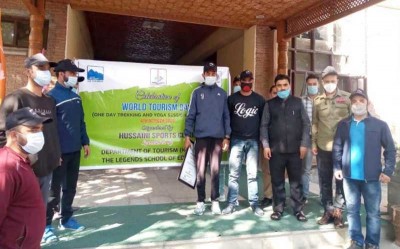Jammu and Kashmir: Dir tourism flags off trekking group to Gulmarg