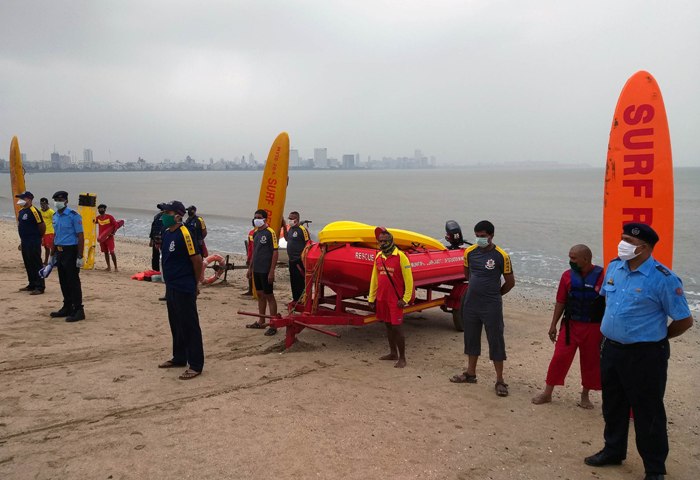 Mumbai fishermen return from sea in Mumbai