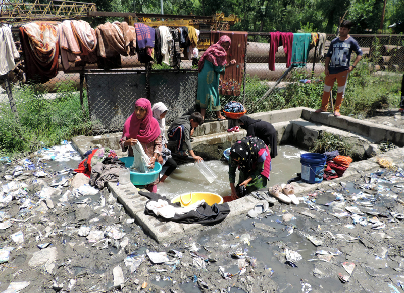 Jammu and Kashmir: Women washing their clothes in pond to protest water scarcity