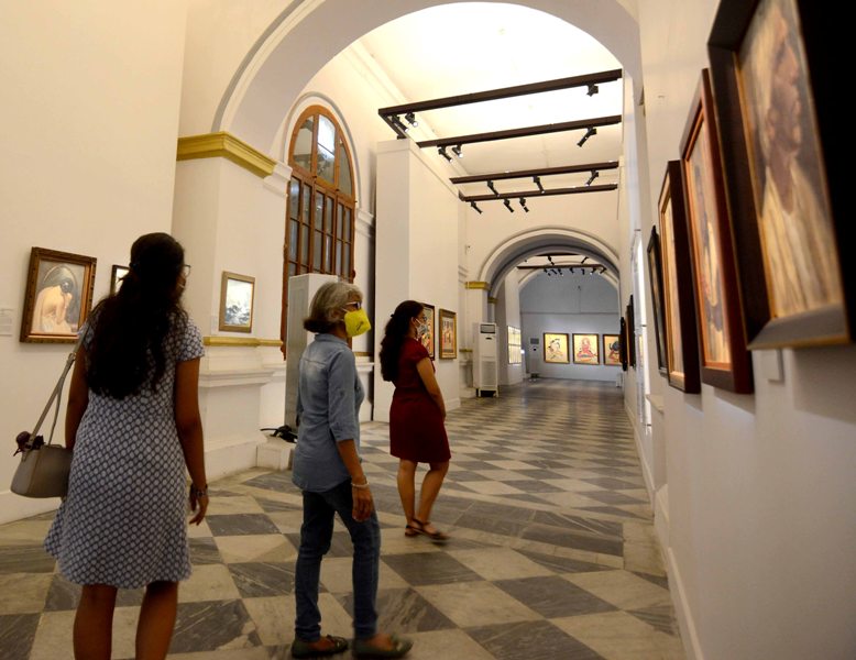 Visitor at old currency building in Kolkata