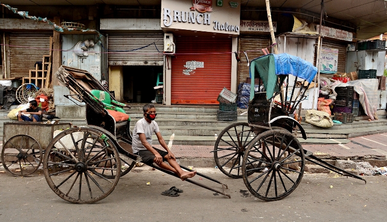 Deserted Kolkata streets during lockdown