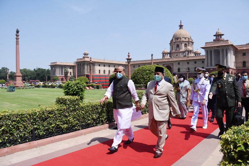 Indian Defence Minister Rajnath Singh receives Indonesian counterpart Gen Prabowo Subianto