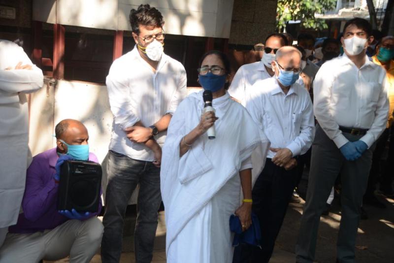 Soumitra Chatterjee passes away: His Last Journey In Images