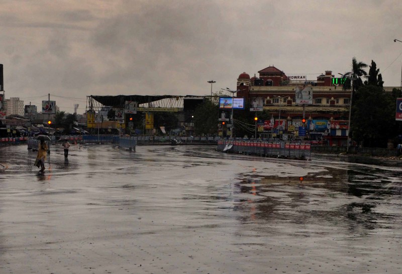 A view of deserted roads during lockdown in Kolkata