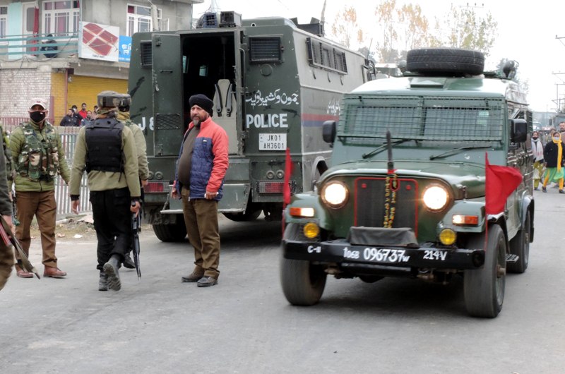Jammu and Kashmir: Security forces ready to proceed at the encounter site