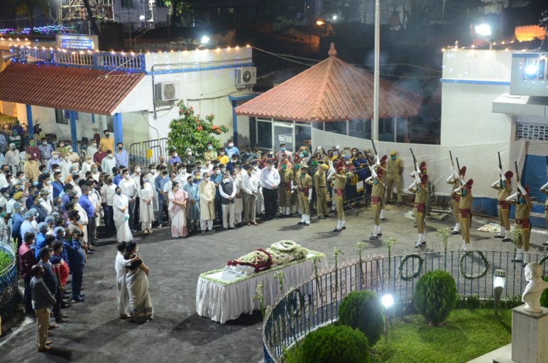 RIP Legend: Bengalis bid farwell to iconic actor Soumitra Chatterjee