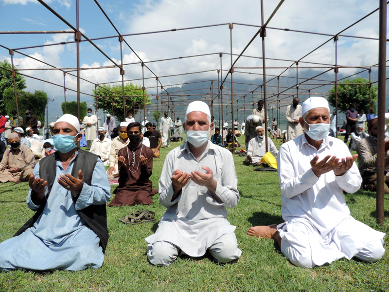 Srinagar: Devotees praying at revered shrine Hazratbal