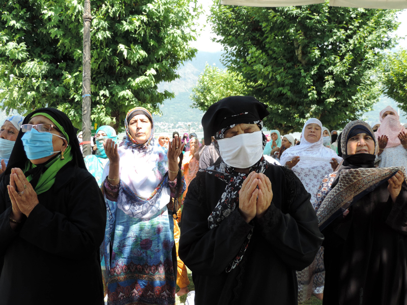 Srinagar: Devotees praying at revered shrine Hazratbal
