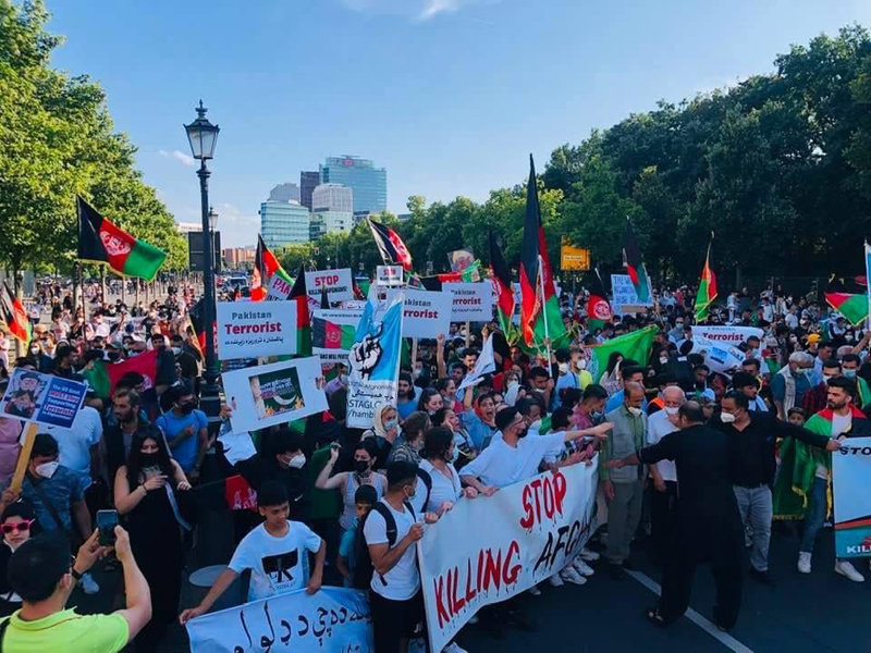 Demonstrators protest against Pakistan over Afghanistan crisis in Berlin on Sunday.
