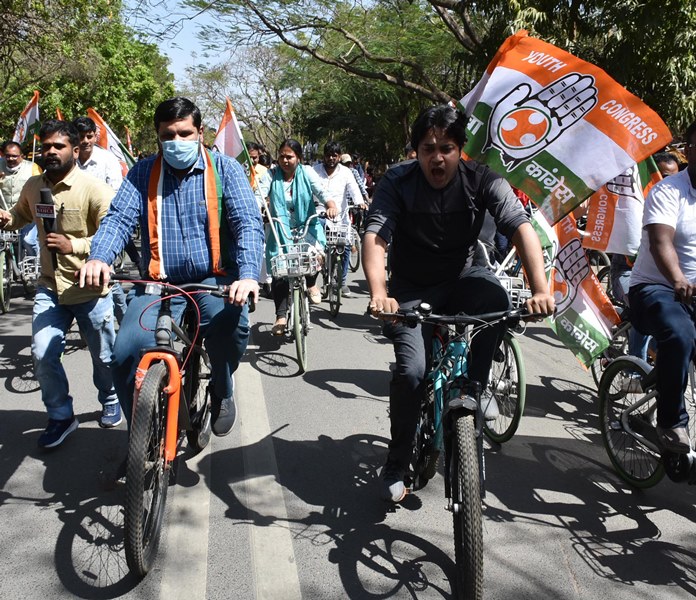 Congress addresses press conference against fuel prices in Ranchi