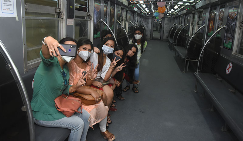 Kolkata bids farewell to non-AC metro