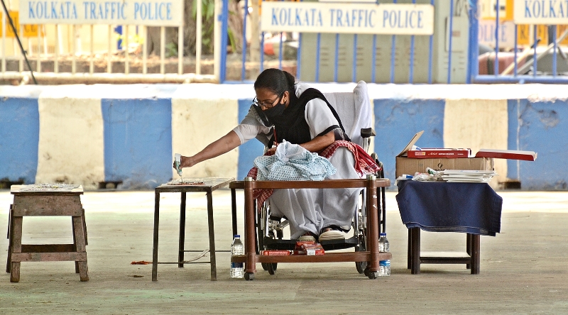 Mamata Banerjee holds dharna in Kolkata protesting EC ban on her poll campaign