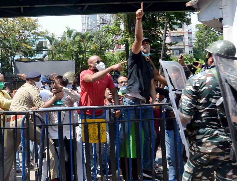 TMC activists gather outside CBI office at Nizam Palace in protest against politicians' arrests