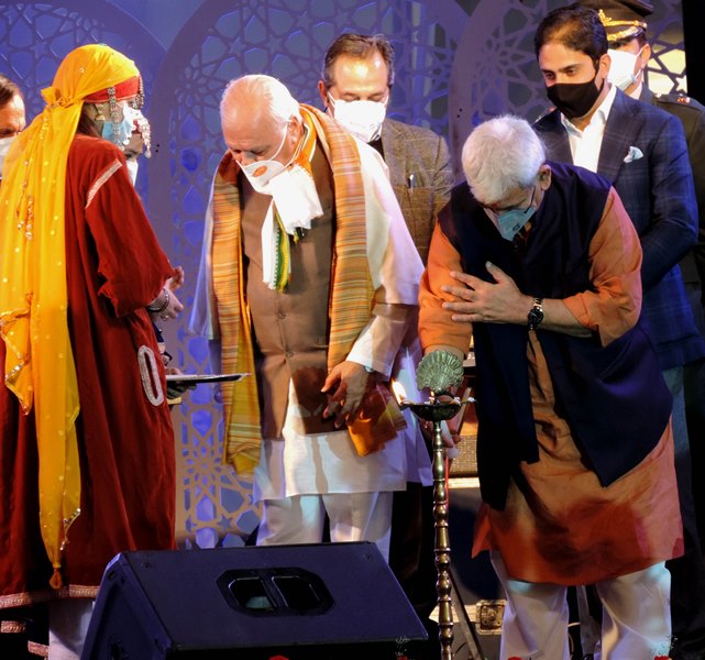 JK Governor inaugurates tulip festival in Srinagar